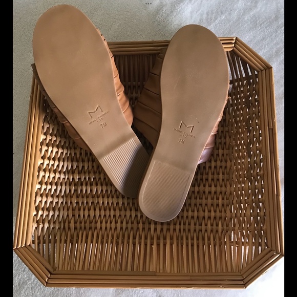 MARC FISHER New “OSWIN RUCHED SLIDE NATURAL” W/ BOX 7M - Picture 3 of 6